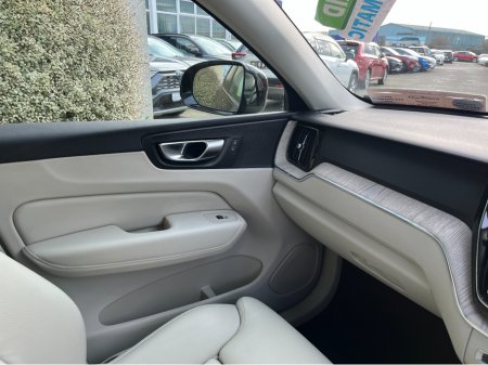 2023 Volvo XC60 - thumbnail 17