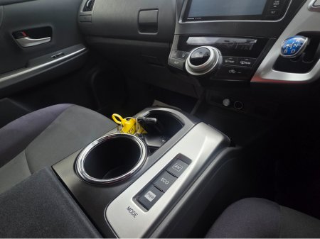 2013 Toyota Prius Alpha (7 Seater) - SELF CHARGING HYBRID -ALLOYS  -SIMI DEALER - LOW ROAD TAX BAND €13,450 thumbnail