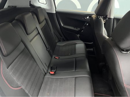 2018 Peugeot 2008 - thumbnail 12