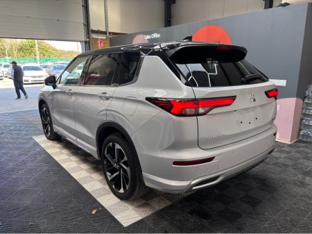 2024 Mitsubishi Outlander - thumbnail 4