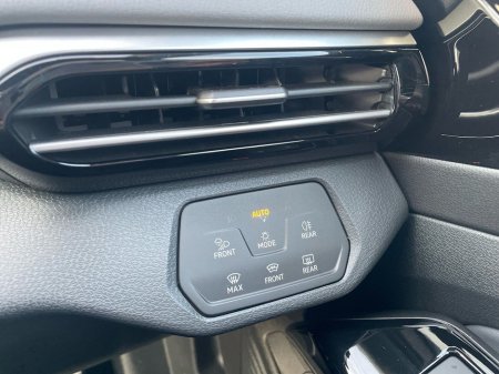 2025 Volkswagen ID.4 ID.4 PRO PLUS 77KWH 286HP €41,975 thumbnail