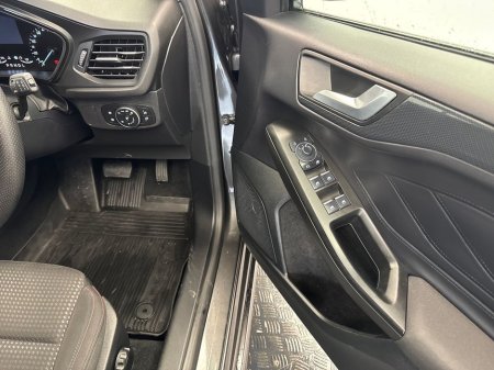 2025 Ford Focus - thumbnail 11