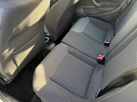 2015 Volkswagen Polo DBA-6RCJZ €12,500 thumbnail