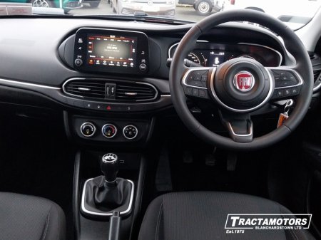 2023 Fiat Tipo - thumbnail 2