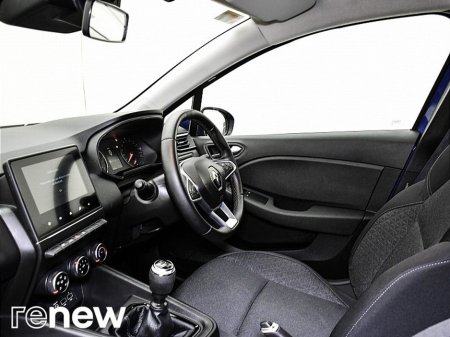 2022 Renault Clio Dynamique TCe 90 €15,990 thumbnail