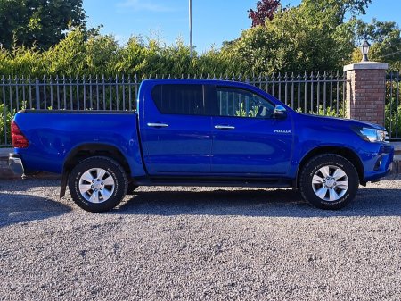 2020 Toyota Hilux Invincible Model Crewcab 2.4 Diesel Manual with auto roller flatbed €26,800