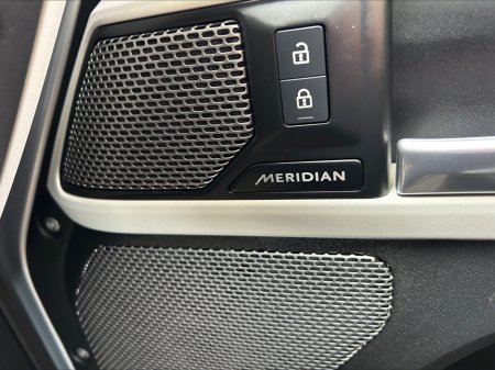 2023 Land Rover Defender - thumbnail 13