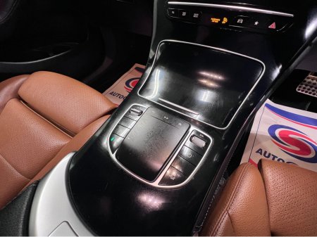 2020 Mercedes-Benz GL Class 200 D COUPE 5DR AUTO €38,900 thumbnail