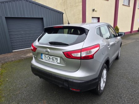 2017 Nissan Qashqai 1.5 DSL XE €8,995 thumbnail