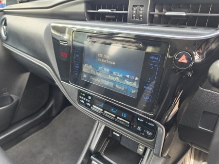 2016 Toyota Auris - thumbnail 14