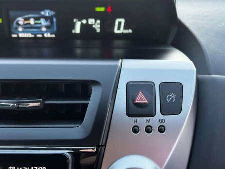 2017 Toyota Prius - thumbnail 23