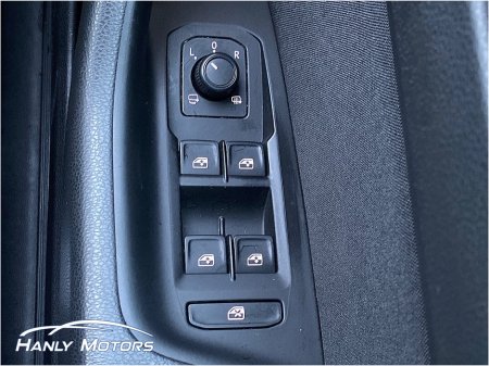 2022 Volkswagen Passat BUSINESS 2.0 TDI MANUAL 6SPEED FWD 150 4DR €25,995 thumbnail