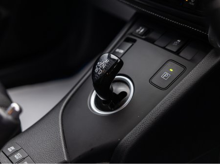 2017 Toyota Auris HYBRID LUNA 4DR AUTO €15,950 thumbnail