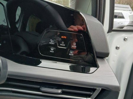 2023 Volkswagen Golf 1.5 TSI 130HP Style, White, 1 owner, 42km €29,900 thumbnail