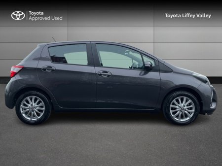 2017 Toyota Yaris 1.0 LUNA 4DR €13,950 thumbnail