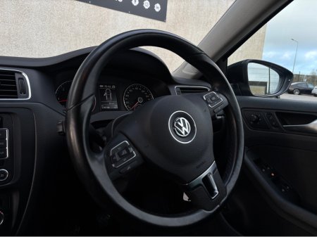 2013 Volkswagen Jetta 1.6 TDI LIMITED EDITION BLUEMOTION 105PS 4DR €6,750 thumbnail