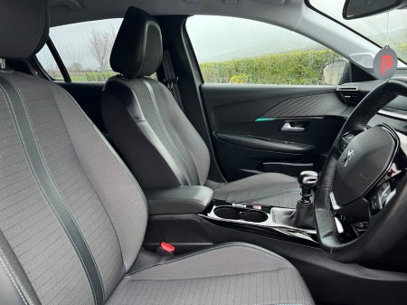 2022 Peugeot 208 1.2 Puretech 100bhp Allure Pack €17,950 thumbnail