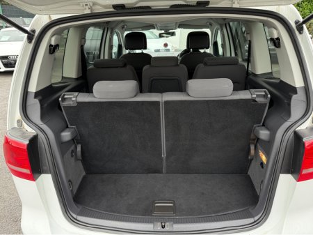 2015 Volkswagen Touran ( 152 REG ) HIGHLINE EDITION 7 SEATER * ALCANTARA SEATS * REVERSING CAMERA * SIMI DEALER - SPECIALISING IN IMPORTS OF JAP AUTOMATIC HI SPEC BLUEMOTION // LARGE TOUCH SCREEN // €15,450 thumbnail