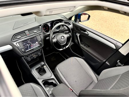 2017 Volkswagen Tiguan COMFORTLINE 2.0 TDI 115BHP 115HP MANUAL 6SPEED FWD 4 €19,950 thumbnail