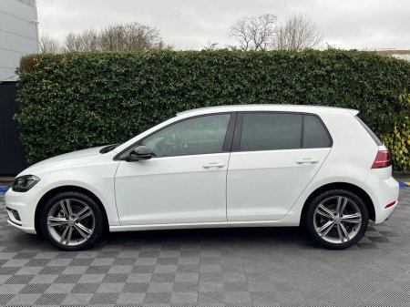 2020 Volkswagen Golf HIGHLINE 2.0 TDI // LEATHER HEATED SEATS // DIGITAL CLUSTER // LANE ASSIST €23,900 thumbnail