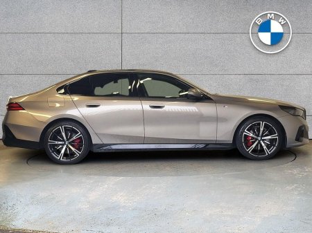 2024 BMW 5 Series - thumbnail 3