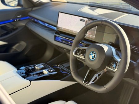 2026 BMW 5 Series - thumbnail 4