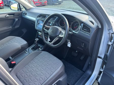 2023 Volkswagen Tiguan 2.0 TDI 150HP Life DSG €34,950 thumbnail