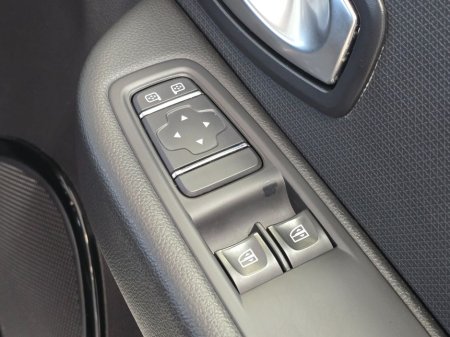 2019 Renault Clio - thumbnail 15