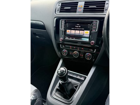 2017 Volkswagen Jetta 2.0 TDI 110HP Highline €12,950 thumbnail