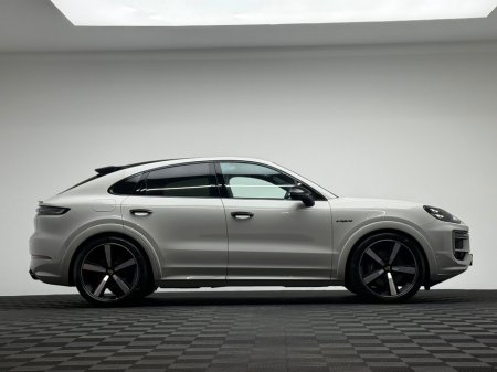 2024 Porsche Cayenne - thumbnail 8