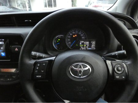 2018 Toyota Yaris 1.5 AUTO HYBRID LOW MILEAGE €12,750 thumbnail