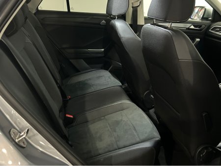 2023 Volkswagen T-Roc STYLE 1.5 TSI D7F 150HP €29,950 thumbnail