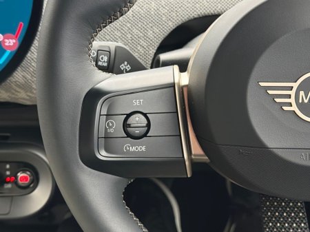 2025 MINI Hatch Cooper SE €32,950 thumbnail