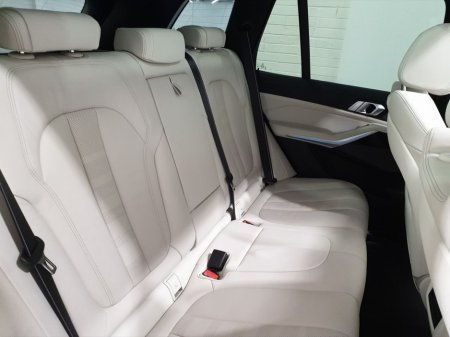 2021 BMW X5 xDrive45e M Sport €59,950 thumbnail