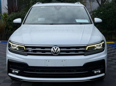 2020 Volkswagen Tiguan R-LINE 4MOTION 2.0 TDI * HUGE SPEC * // OPENING PAN ROOF // 360 PARKING CAMERAS // HEADS UP DISPLAY // APPLE CARPLAY/ANDROID AUTO €34,950 thumbnail