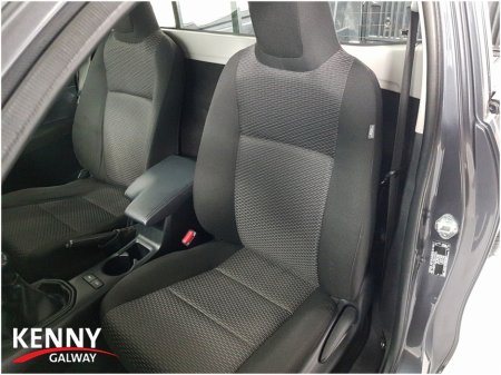 2022 Toyota Hilux 2.4 DLX SINGLE CAB 2DR €31,990 thumbnail