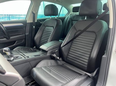 2017 Volkswagen Passat GTE 1.4 HYBRID // FULL SERVICE HISTORY // LEATHER HEATED SEATS // 18" ALLOYS // APPLE CARPLAY/ANDROID AUTO €18,900 thumbnail