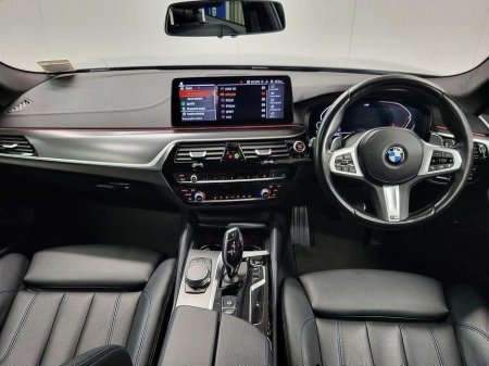 2023 BMW 5 Series - view 4