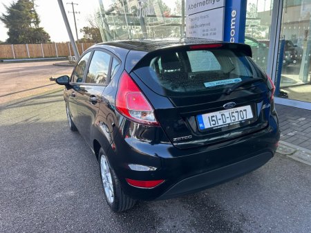 2015 Ford Fiesta - thumbnail 3