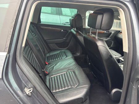 2013 Volkswagen Passat - thumbnail 2