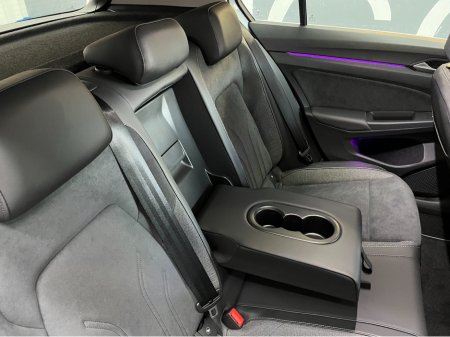 2025 Volkswagen Golf 2025 VOLKSWAGEN GOLF 5D 2.0 AUTOMATIC / CRUISE CONTROL / REVERSE CAMERA / HEATED SEATS / PADDLE SHIFTERS / APPLE CARPLAY / AMBIENT LIGHTS thumbnail