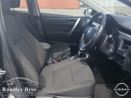 2016 Toyota Corolla - thumbnail 9