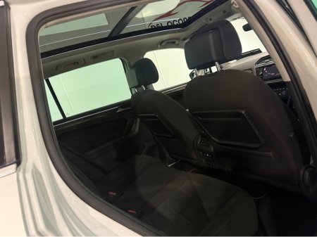 2018 Volkswagen Tiguan HIGHLINE 2.0 TDI 150HP M MANUAL 6SPEED FWD 5DR €25,950 thumbnail