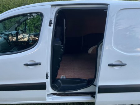 2017 Peugeot Partner - thumbnail 19