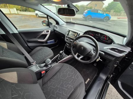 2016 Peugeot 2008 - thumbnail 8