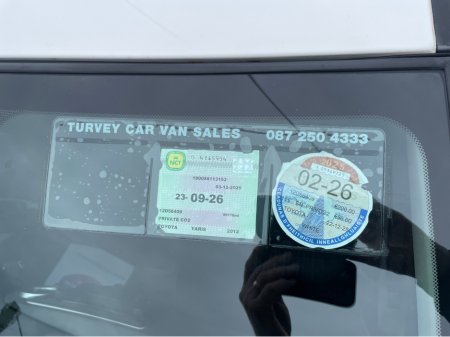 2012 Toyota Yaris - thumbnail 16