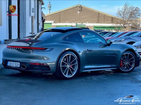 2020 Porsche 911 CARRERA 4SPEED Aventurine Green Metallic €144,950 thumbnail