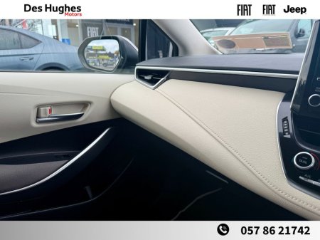 2020 Toyota Corolla Hybrid Luna-Sport Saloon €22,450 thumbnail