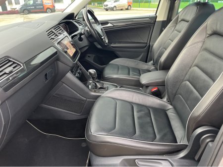 2020 Volkswagen Tiguan - thumbnail 2