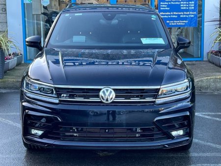 2018 Volkswagen Tiguan R-LINE 2.0 TDI 4MOTION // BLACK EDITION // HEADS-UP DISPLAY // 360 SURROUND PARKING CAMERAS €28,950 thumbnail
